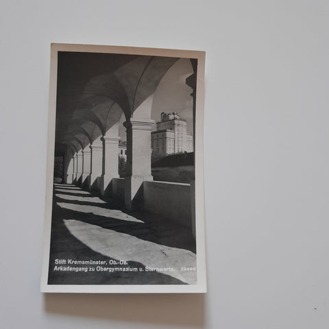 AK Stift Kremsmünster. Arkadengang zu Obergymnasium u. Sternwarte.