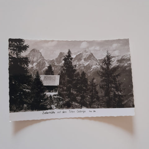AK Zellerhütte mit dem Toten Gebirge.