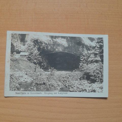 AK Semriach in Steiermark. Eingang zur Lurgrotte.