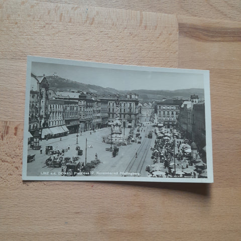 AK Linz. Platz des 12. November mit Pöstlingberg. (1926)