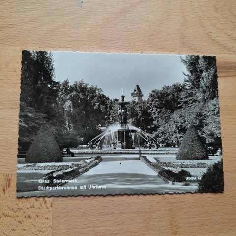 AK Graz. Stadtparkbrunnen mit Uhrturm.