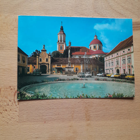 AK Pöllau. Hauptplatz mit Pfarrkirche.