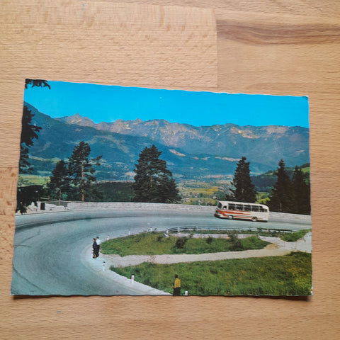 AK Pötschenpass-Strasse. Blick auf Bad Goisern und Katringebirge.