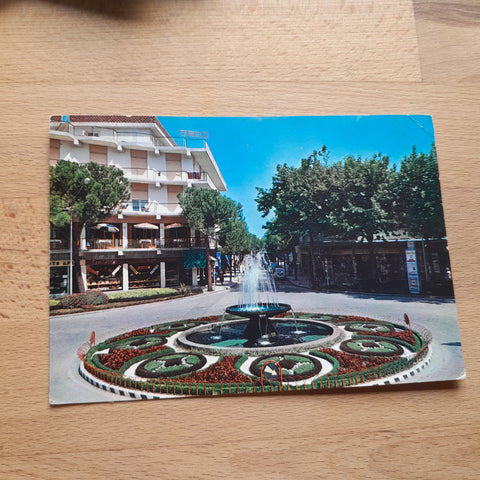 AK Lignano Sabbiadoro. Piazza della fontana.