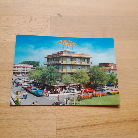 AK Lignano Sabbiadoro. Schuhkönig Pippo. Calzature di Polat Rodolfo. Via Mercata 14.