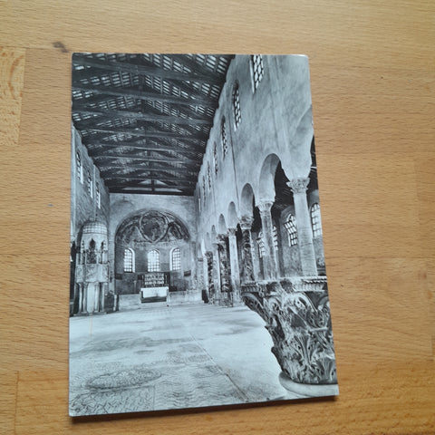 AK Grado il Duomo. Interno.