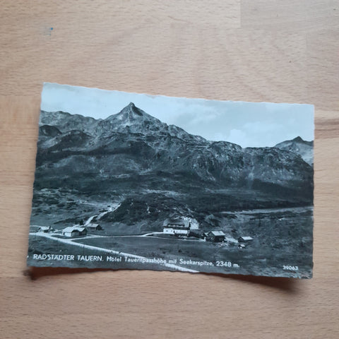 AK Radstädter Tauern. Hotel Tauernpasshöhe mit Seekarspitze.