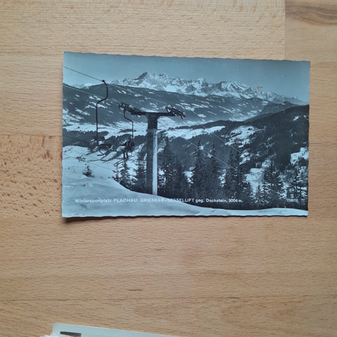 AK Flachau.  Grieskar-Sessellift gegen Dachstein.