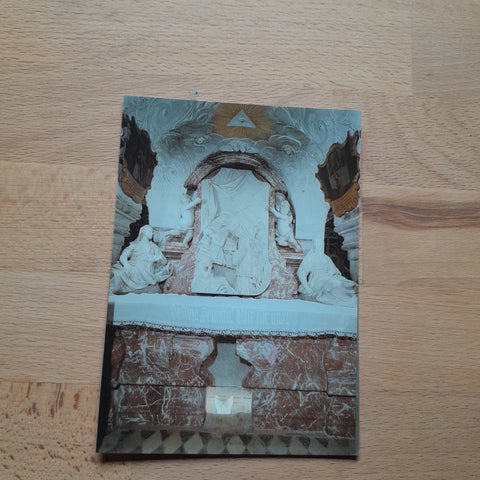 AK Dom zu Gurk. Salvatorianerkolleg. Krypta: Grabaltar der hl. Hemma mit Figurengruppe von Antonio Corradini. (1720/21)
