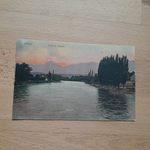AK Villach Partie am Drauufer. (1905)