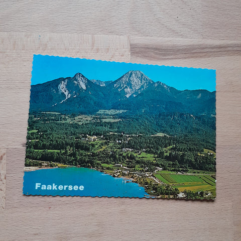 AK Faakersee mit Strandbad, Ort Oberaichwald und Mittagskogel.