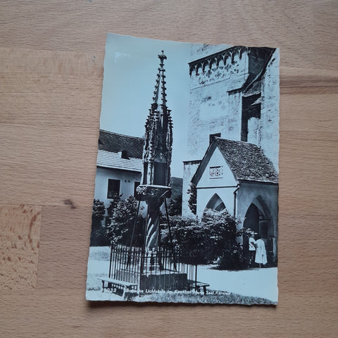 AK Gotische Lichtsäule im Kirchhof Maria Saal.