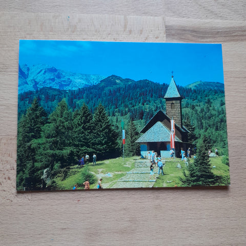 AK Sonnenalpe Nassfeld. Passo Pramollo. Gedächtniskapelle an die Gefallenen des Weltkrieges.