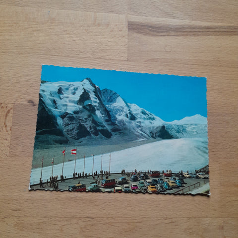 AK Parkplatz Freiwandeck mit Großglockner und Johannisberg mit Pasterzengletscher. Ende der Glocknerstraße.