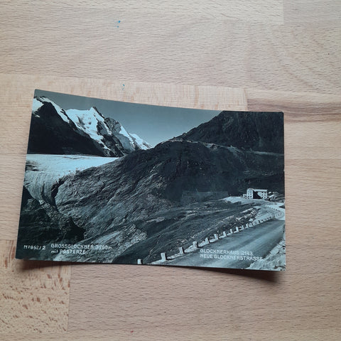 AK Grossglockner mit Pasterze. Glocknerhaus Neue Glocknerstrasse.