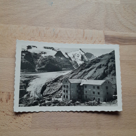AK Glocknerhaus m. d. Grossglockner.