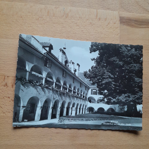 AK Millstatt. Klosterhof mit 500jähr. Linde.