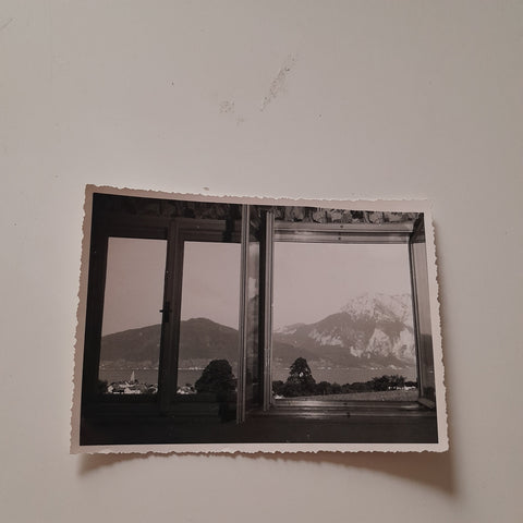 AK Altmünster. Eben 191. Wohnhaus. Blick aus dem Fenster auf Traunsee.