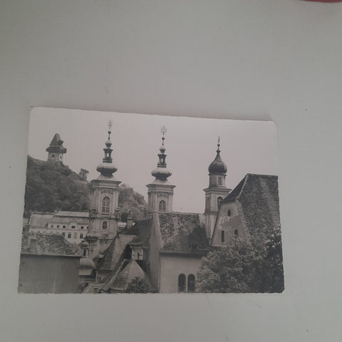 AK Graz. Minoritenkloster Mariahilf mit Schloßberg und Uhrturm.