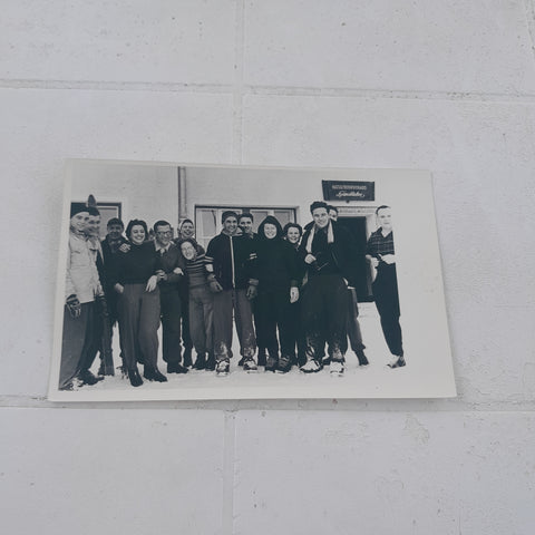 Gruppenfoto Handlalm vor dem Naturfreundehaus.