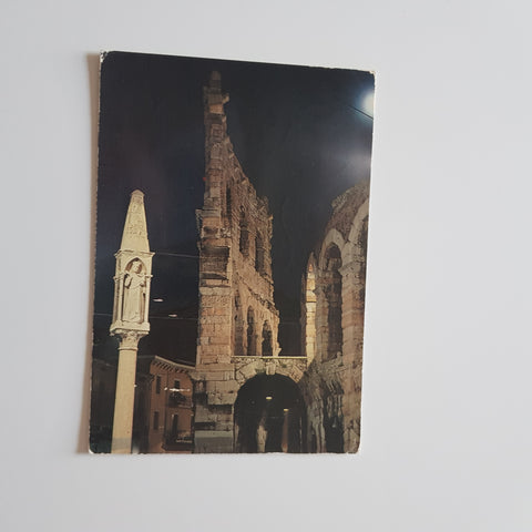 AK Verona. Veduta notturna dell'ala dell'arena.