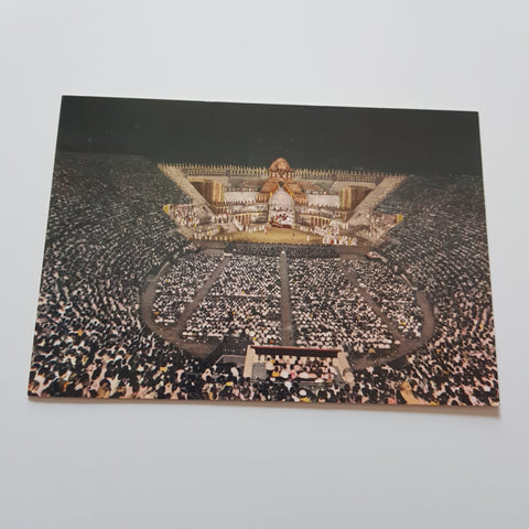 AK Verona. Arena in una serata di spettacolo lirico.