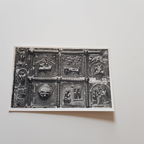 AK Verona. Basilica S. Zeno. Porta in Bronzo.  Anta di destra con Scene del Vecchio Testamento.