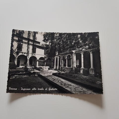 AK Verona. Ingresso alla tomba di Giulietta.