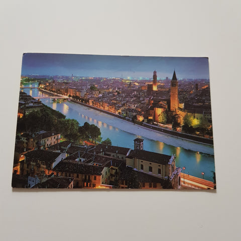 AK Verona. Panorama notturno.