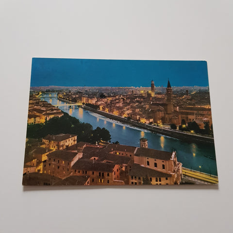 AK Verona. Panorama di notte.