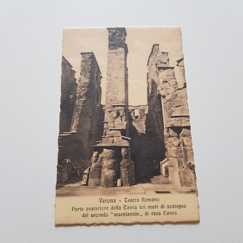 AK Verona Teatro Romano. Parte posteriore della Cavea coi muri di sostegno del secondo maenianum di essa cavea.