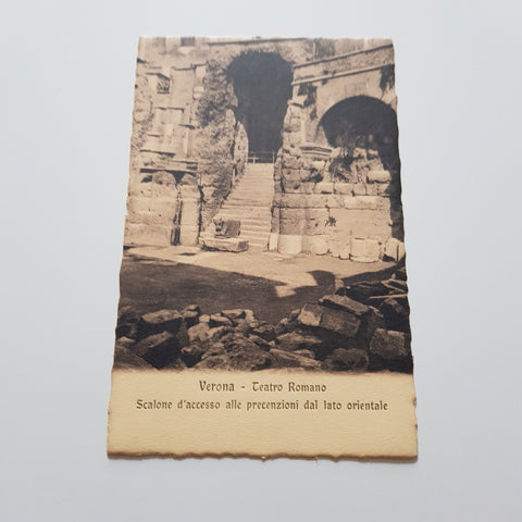 AK Verona Teatro Romano. Scalone d'acesso alle precenzioni dal lato orientale.