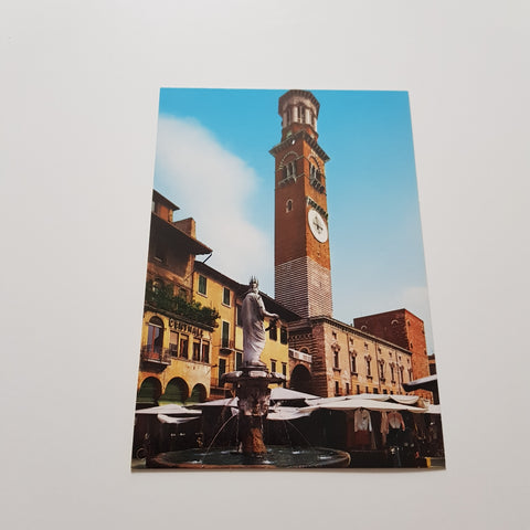 AK Verona. Scorcio Piazza Erbe e Torre dei Lamberti.