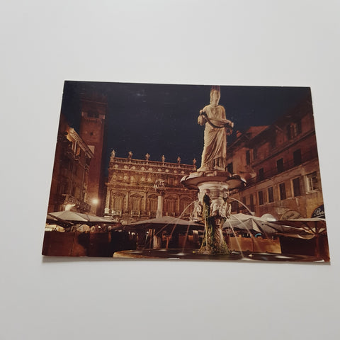 AK Verona. Piazza delle Erbe. Notturno.