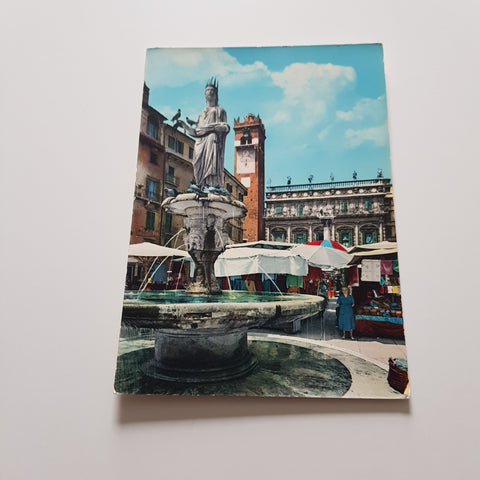 AK Verona. Piazza Erbe. Madonna Verona.