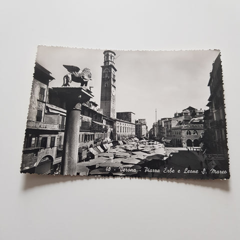 AK Verona. Piazza Erbe e Leone S. Marco.