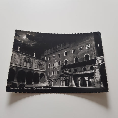 AK Verona Piazza Dante. Notturno.