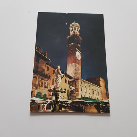 AK Verona. Piazza Erbe. Notturno.