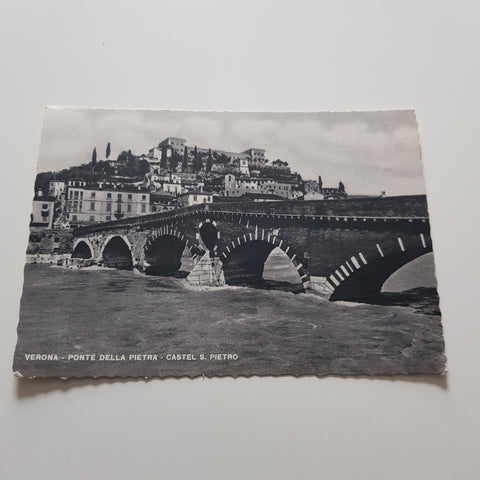 AK Verona. Ponte della Pietra Castel S. Pietro.