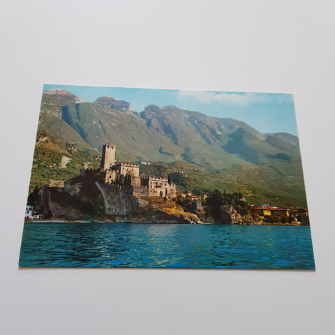 AK Lago di Garda. Malcesine. Castello Scaligero e Monte Baldo.