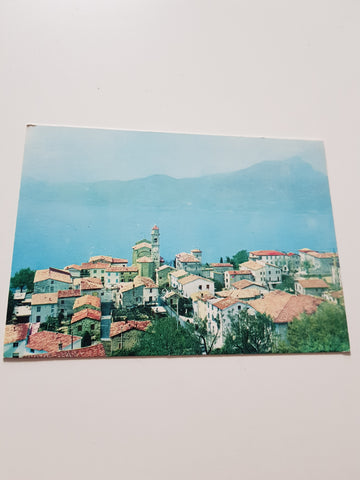 AK Albisano. Sullo sfonfo il lago di Garda.