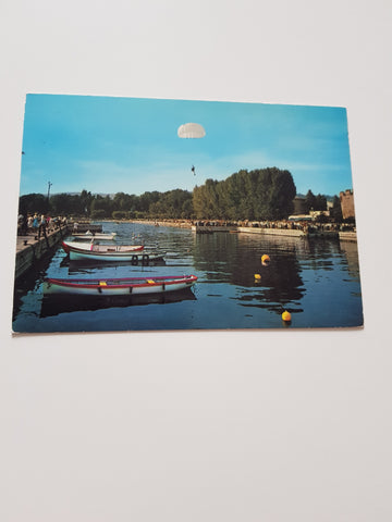 AK Bardolino. Lago di Garda. Esercitazione di paracadutisti.