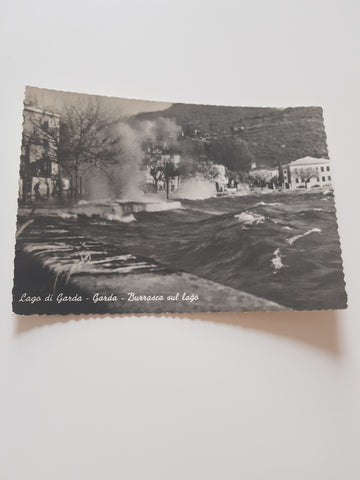 AK Garda. Lago di Garda. Burrasca sul lago.