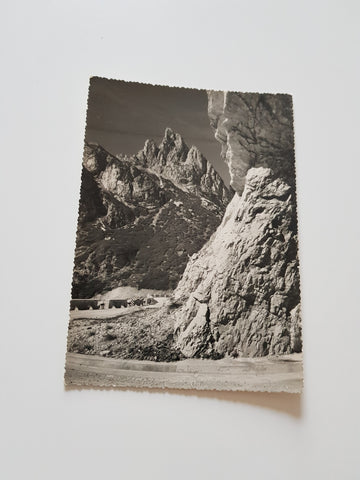 AK Strada delle Dolomiti al Passo Falzarego.