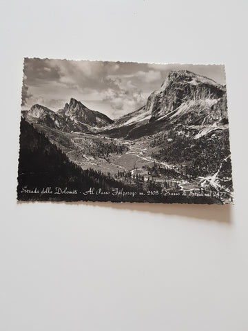 AK Strada delle Dolomiti Al Passo Falzarego. Sasso di Stria.