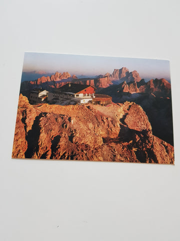 AK Tramonto al Rifugio Monte Lagazuoi. Croda da Lago e Monte Pelmo.