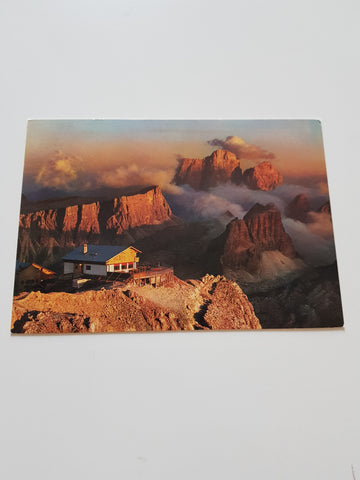 AK Rifugio Lagazuoi. Monte Averau. Lastoni di Formin e Monte Pelmo.