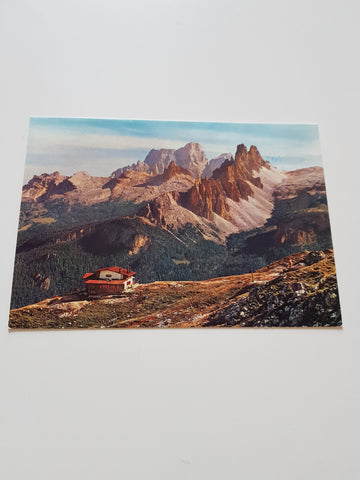 AK Rifugio Pomedes alle Tofane verso Croda da Lago. Becco di Mezzodi Pelmo.