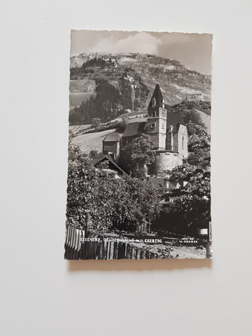 AK Eisenerz. Oswaldikirche mit Erzberg.