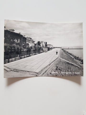 AK Grado - Passeggiata a mare.